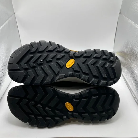 NWOB Santana Canada snow boots featuring a Vibram outsole size 37 US7 black tall - Picture 7 of 8